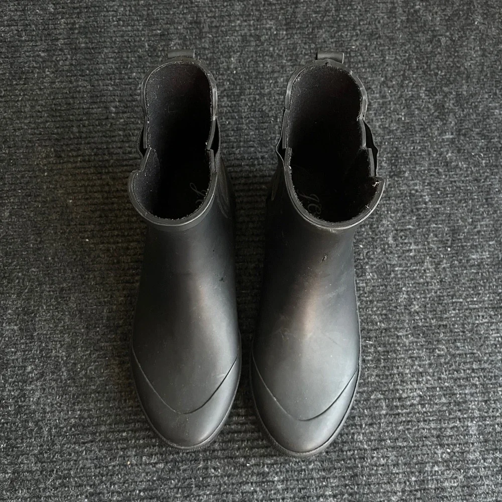 J.Crew Matte Black Rubber Chelsea Rain Boots Womens Size 8 Lug Sole Ankle Boot